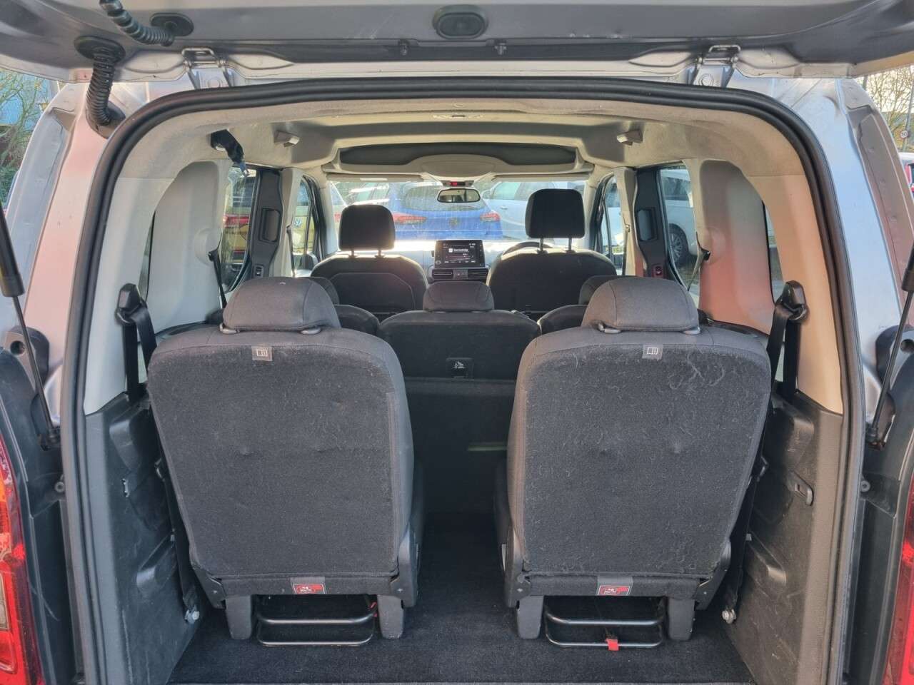 A 2022 VAUXHALL COMBO LIFE 1.5 Turbo D SE MPV 5dr Diesel Manual 6Spd Euro 6 (s/s) (100 ps) A 2022 VAUXHALL COMBO LIFE 1.5 Turbo D SE MPV 5dr Diesel Manual 6Spd Euro 6 (s/s) (100 ps)