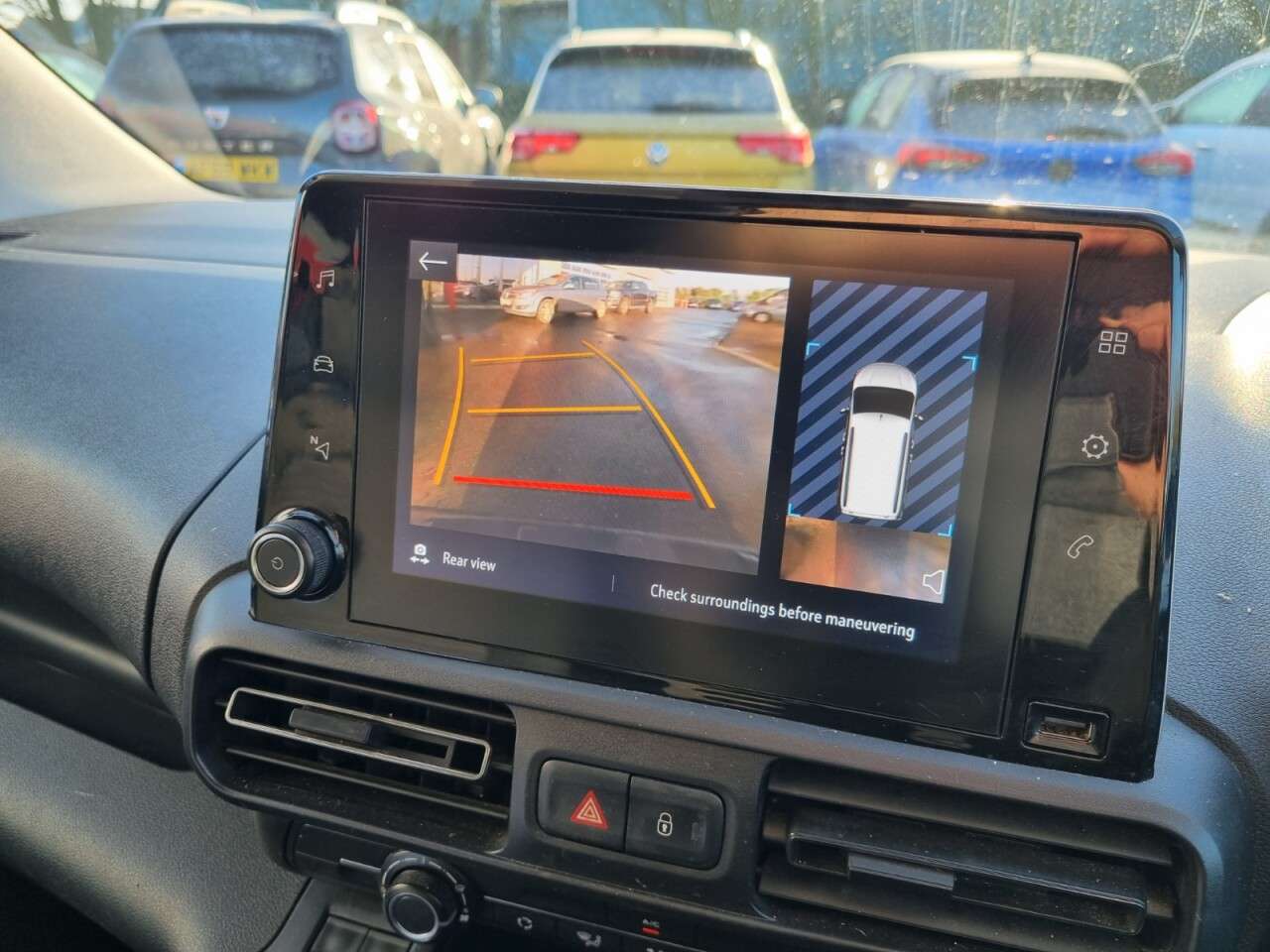 A 2022 VAUXHALL COMBO LIFE 1.5 Turbo D SE MPV 5dr Diesel Manual 6Spd Euro 6 (s/s) (100 ps) A 2022 VAUXHALL COMBO LIFE 1.5 Turbo D SE MPV 5dr Diesel Manual 6Spd Euro 6 (s/s) (100 ps)