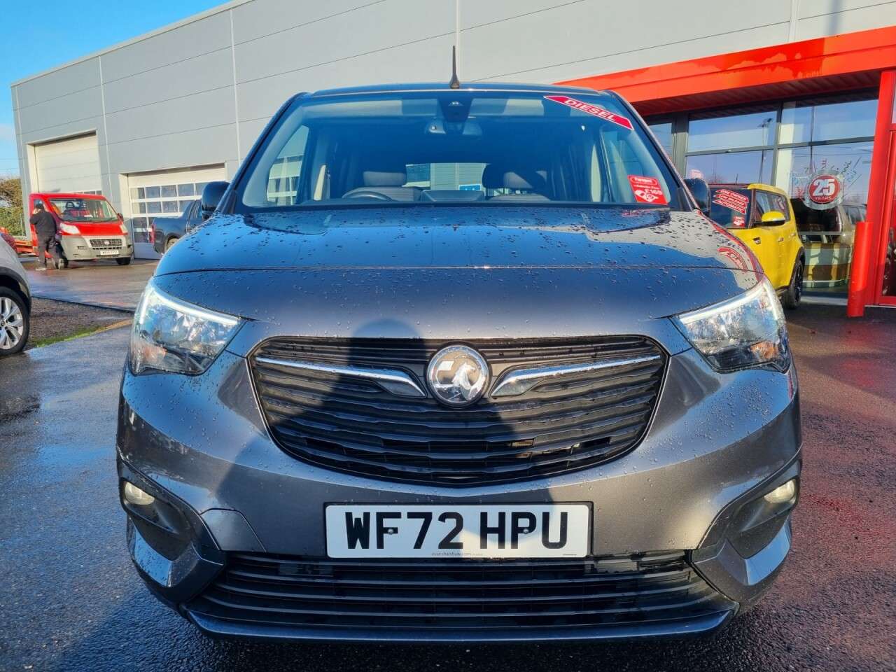 A 2022 VAUXHALL COMBO LIFE 1.5 Turbo D SE MPV 5dr Diesel Manual 6Spd Euro 6 (s/s) (100 ps) A 2022 VAUXHALL COMBO LIFE 1.5 Turbo D SE MPV 5dr Diesel Manual 6Spd Euro 6 (s/s) (100 ps)