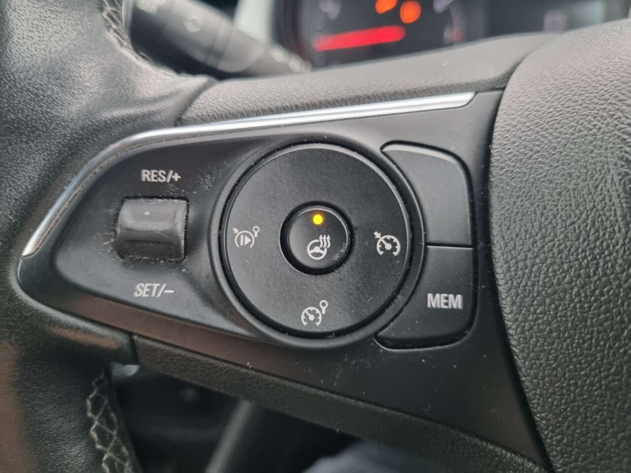 A 2021 VAUXHALL CROSSLAND 1.2 Griffin SUV 5dr Petrol Manual Euro 6 (s/s) (83 ps) A 2021 VAUXHALL CROSSLAND 1.2 Griffin SUV 5dr Petrol Manual Euro 6 (s/s) (83 ps)