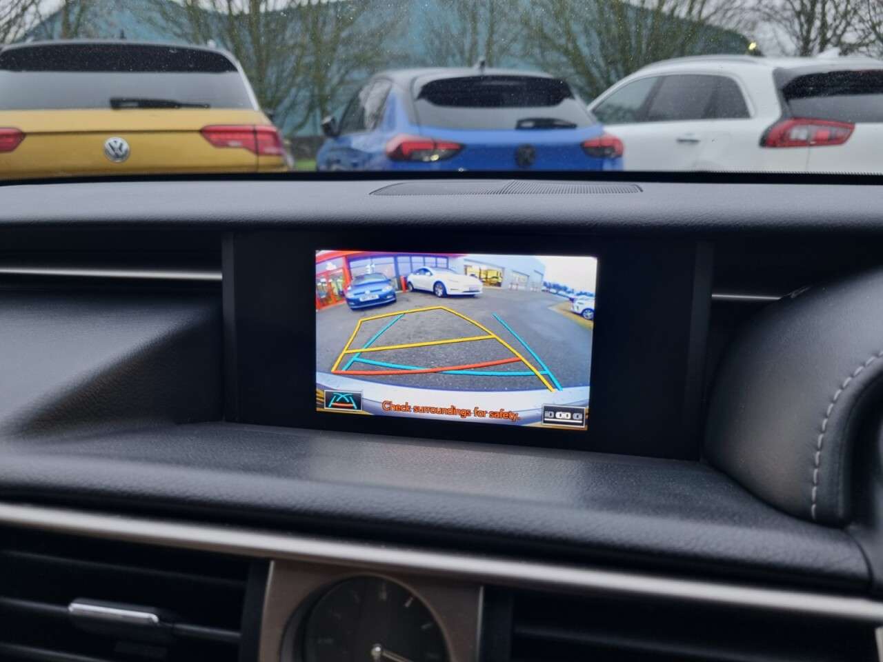 A 2014 LEXUS IS 2.5 300h Luxury Saloon 4dr Petrol Hybrid E-CVT Euro 5 (s/s) (223 ps) A 2014 LEXUS IS 2.5 300h Luxury Saloon 4dr Petrol Hybrid E-CVT Euro 5 (s/s) (223 ps)