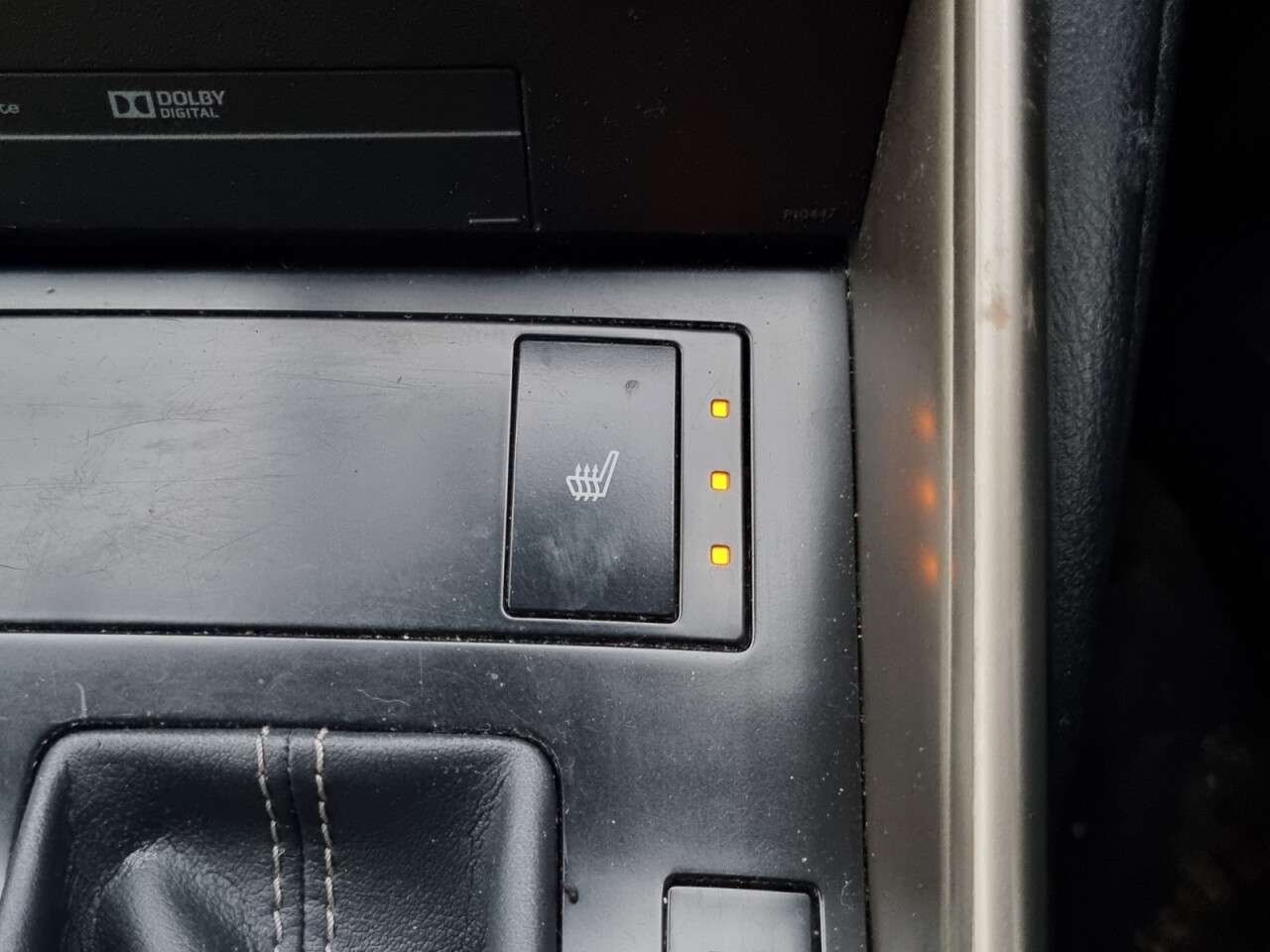 A 2014 LEXUS IS 2.5 300h Luxury Saloon 4dr Petrol Hybrid E-CVT Euro 5 (s/s) (223 ps) A 2014 LEXUS IS 2.5 300h Luxury Saloon 4dr Petrol Hybrid E-CVT Euro 5 (s/s) (223 ps)