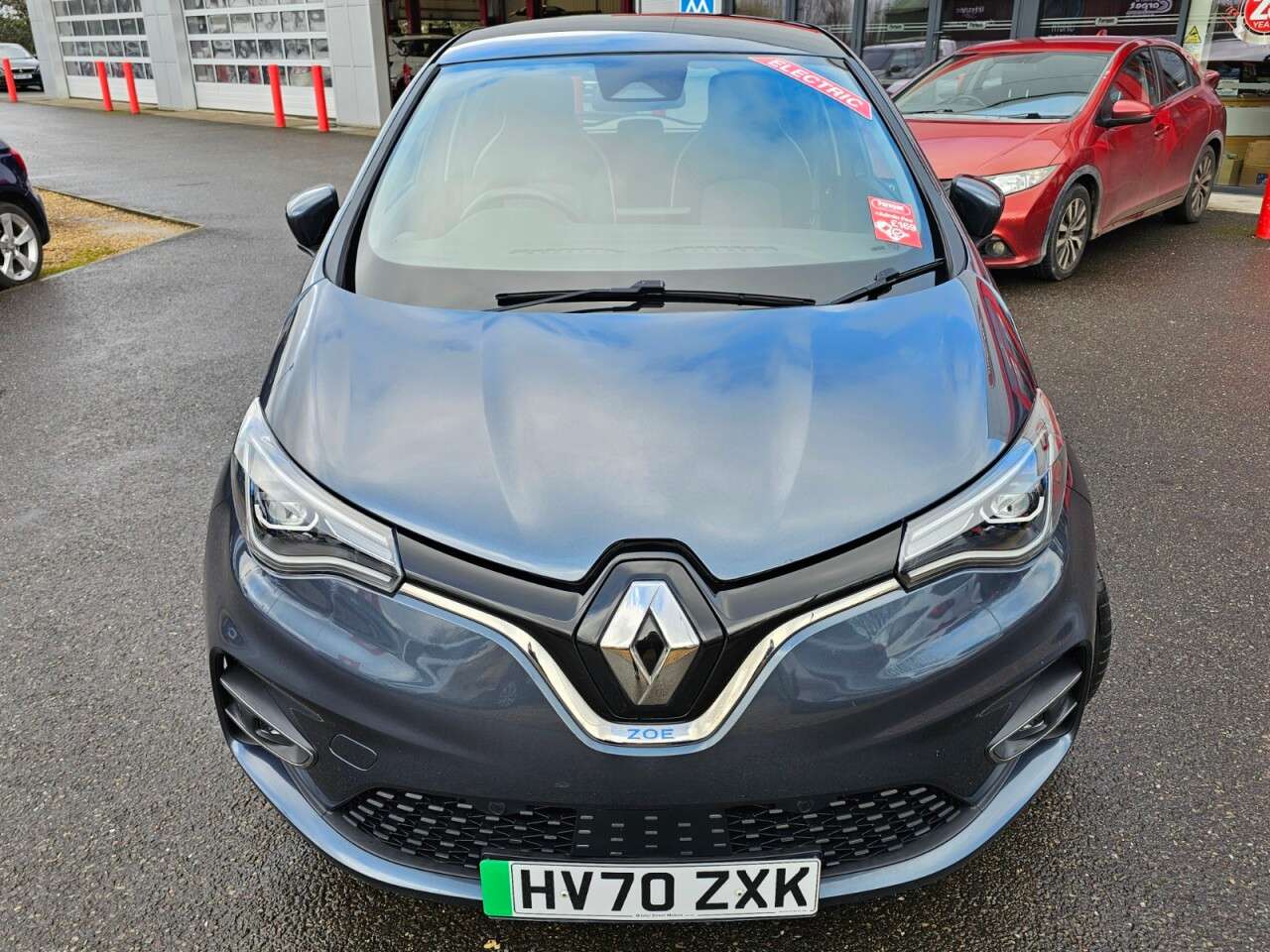 A 2020 RENAULT ZOE R135 52kWh GT Line Hatchback 5dr Electric Auto (i, Rapid Charge) (134 bhp) A 2020 RENAULT ZOE R135 52kWh GT Line Hatchback 5dr Electric Auto (i, Rapid Charge) (134 bhp)