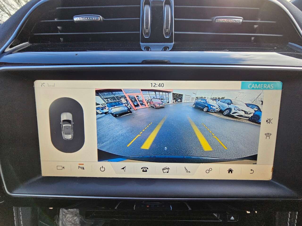 A 2020 JAGUAR F-PACE 2.0 D180 Chequered Flag SUV 5dr Diesel Auto AWD Euro 6 (s/s) (180 ps) A 2020 JAGUAR F-PACE 2.0 D180 Chequered Flag SUV 5dr Diesel Auto AWD Euro 6 (s/s) (180 ps)