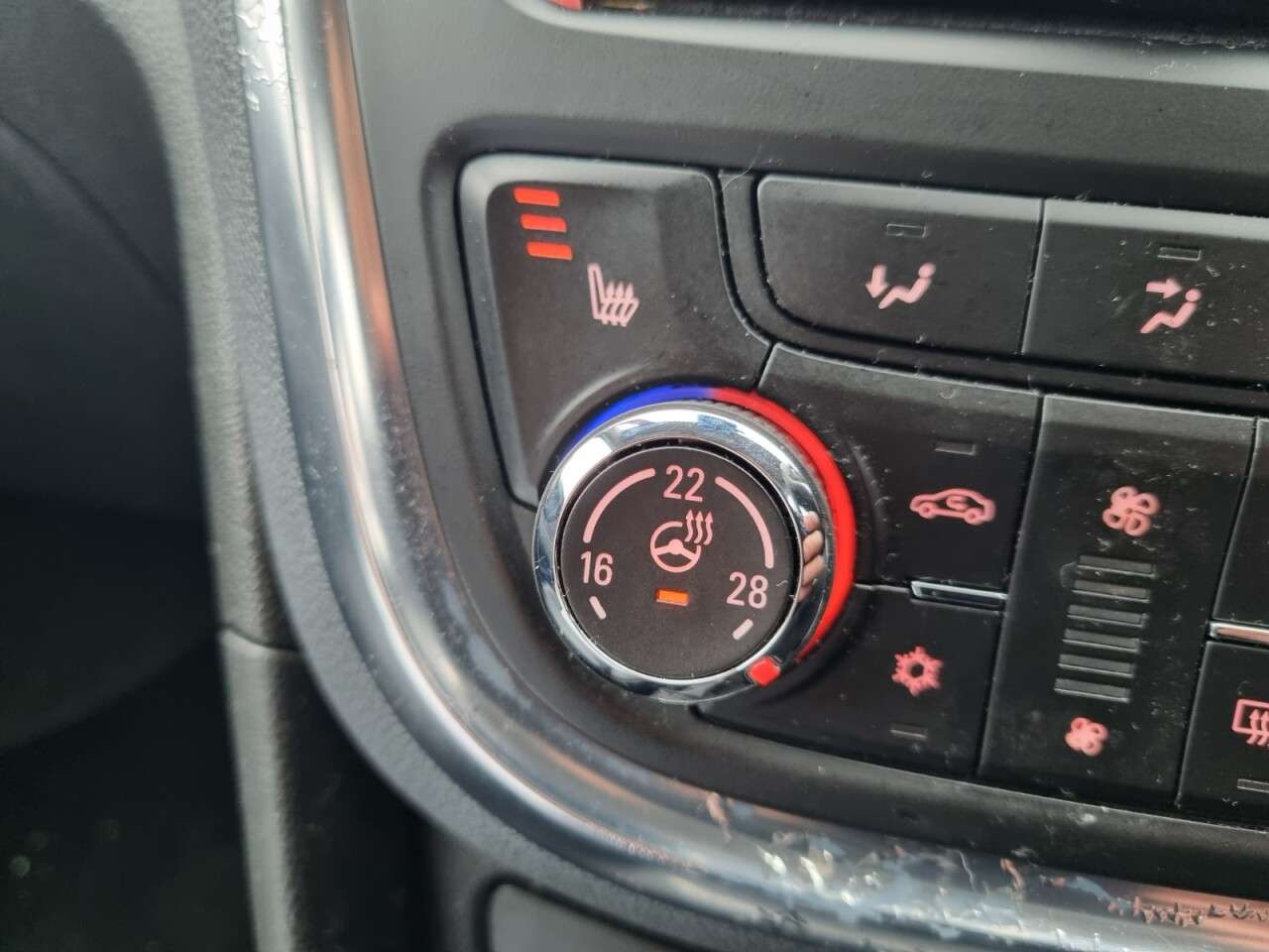 A 2016 VAUXHALL MOKKA 1.4i Turbo SE SUV 5dr Petrol Manual 2WD Euro 6 (s/s) (140 ps) A 2016 VAUXHALL MOKKA 1.4i Turbo SE SUV 5dr Petrol Manual 2WD Euro 6 (s/s) (140 ps)