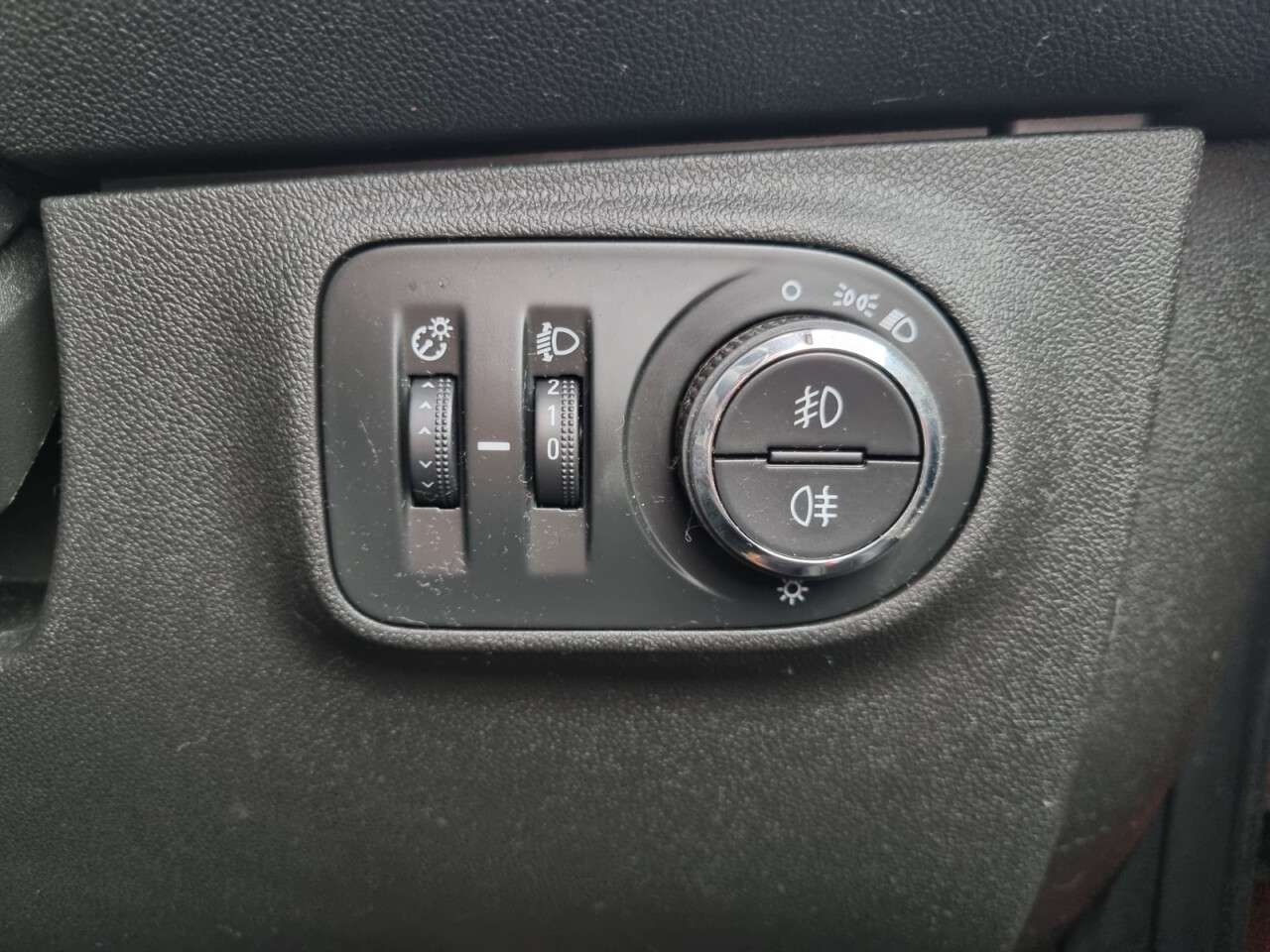 A 2019 VAUXHALL CORSA 1.4i ecoTEC Design Hatchback 3dr Petrol Manual Euro 6 (75 ps) A 2019 VAUXHALL CORSA 1.4i ecoTEC Design Hatchback 3dr Petrol Manual Euro 6 (75 ps)