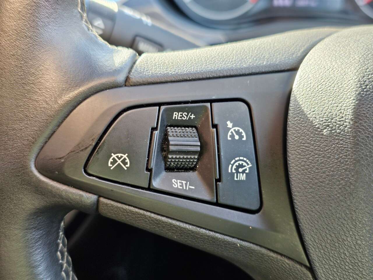 A 2019 VAUXHALL CORSA 1.4i ecoTEC Design Hatchback 3dr Petrol Manual Euro 6 (75 ps) A 2019 VAUXHALL CORSA 1.4i ecoTEC Design Hatchback 3dr Petrol Manual Euro 6 (75 ps)