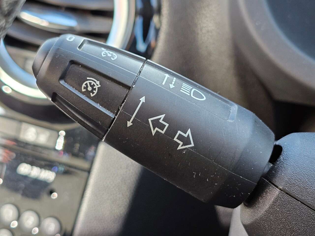 A 2014 VAUXHALL CORSA 1.2 16V SE Hatchback 5dr Petrol Manual Euro 5 (85 ps) A 2014 VAUXHALL CORSA 1.2 16V SE Hatchback 5dr Petrol Manual Euro 5 (85 ps)