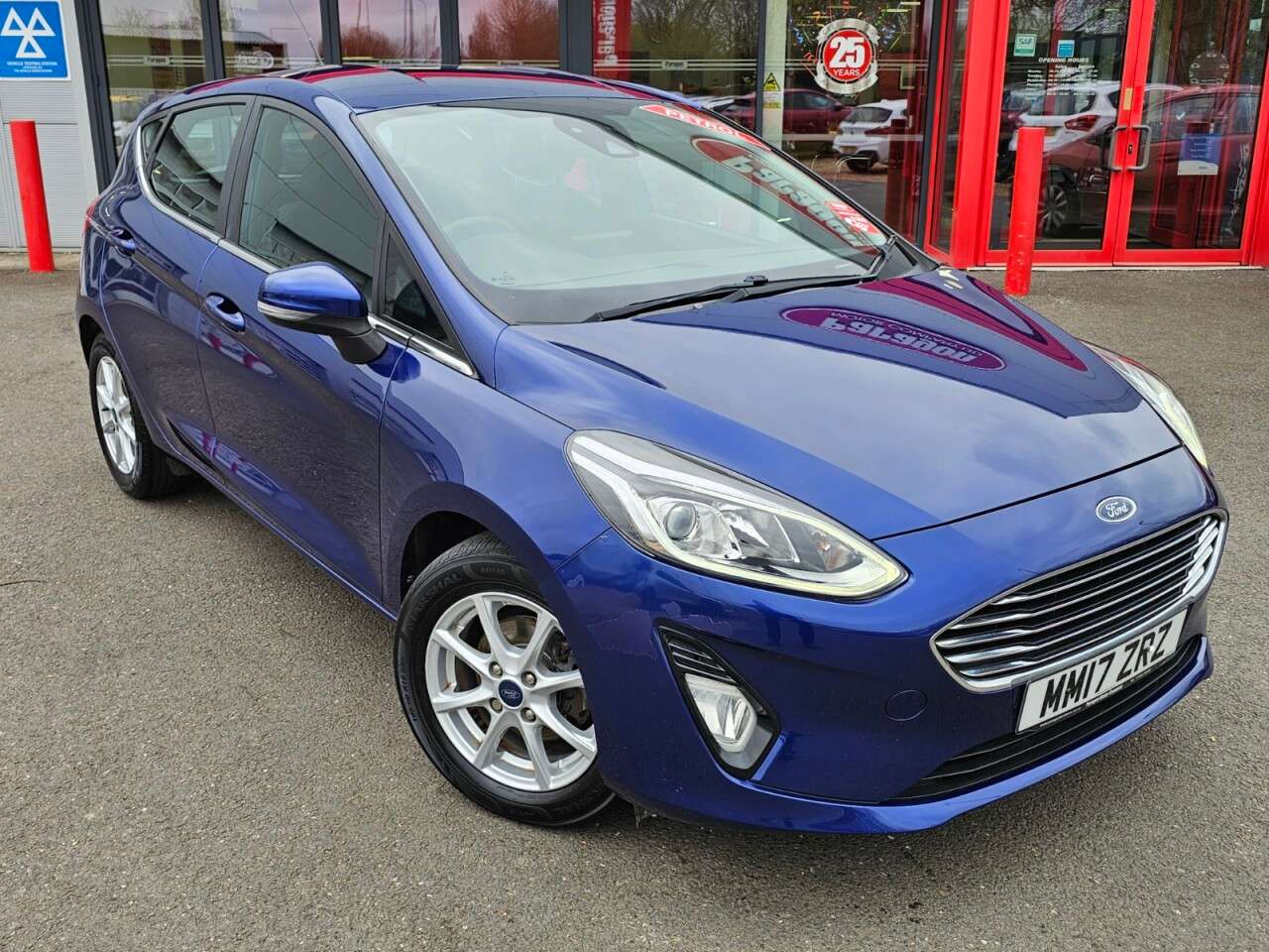 A 2017 FORD FIESTA 1.1 Ti-VCT Zetec Hatchback 5dr Petrol Manual Euro 6 (s/s) (85 ps) A 2017 FORD FIESTA 1.1 Ti-VCT Zetec Hatchback 5dr Petrol Manual Euro 6 (s/s) (85 ps)