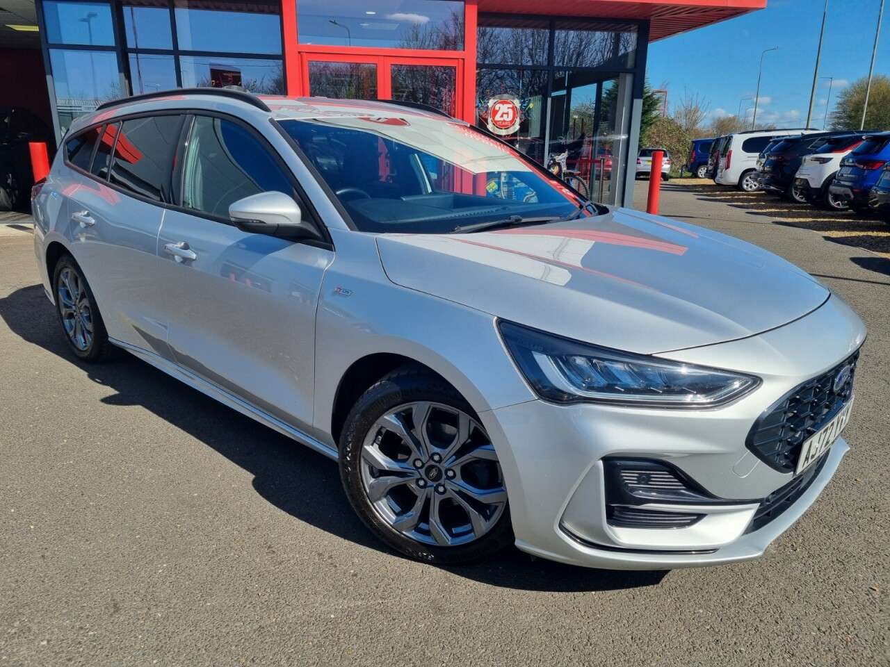 A 2023 FORD FOCUS 1.0T EcoBoost MHEV ST-Line Estate 5dr Petrol Hybrid DCT Euro 6 (s/s) (155 p A 2023 FORD FOCUS 1.0T EcoBoost MHEV ST-Line Estate 5dr Petrol Hybrid DCT Euro 6 (s/s) (155 p