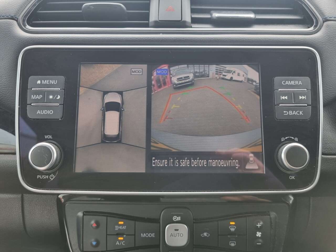 A 2022 NISSAN LEAF 39kWh Tekna Hatchback 5dr Electric Auto (150 ps) A 2022 NISSAN LEAF 39kWh Tekna Hatchback 5dr Electric Auto (150 ps)