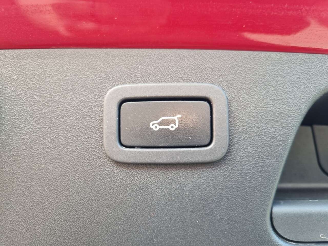 A 2018 JAGUAR E-PACE 2.0 D180 S SUV 5dr Diesel Auto AWD Euro 6 (s/s) (180 ps) A 2018 JAGUAR E-PACE 2.0 D180 S SUV 5dr Diesel Auto AWD Euro 6 (s/s) (180 ps)