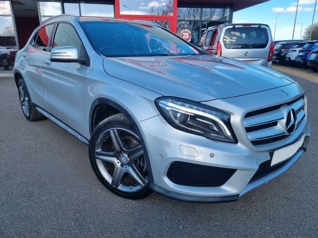 A 2015 MERCEDES GLA-CLASS GLA220 CDI 4MATIC AMG LINE PREMIUM PLUS A 2015 MERCEDES GLA-CLASS GLA220 CDI 4MATIC AMG LINE PREMIUM PLUS
