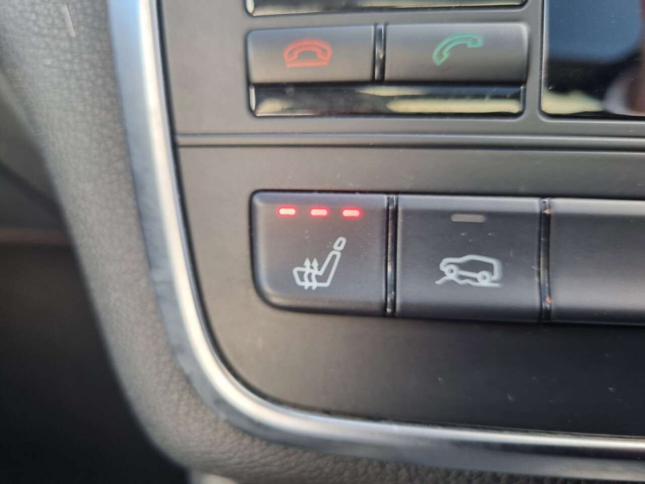 A 2015 MERCEDES GLA-CLASS GLA220 CDI 4MATIC AMG LINE PREMIUM PLUS A 2015 MERCEDES GLA-CLASS GLA220 CDI 4MATIC AMG LINE PREMIUM PLUS