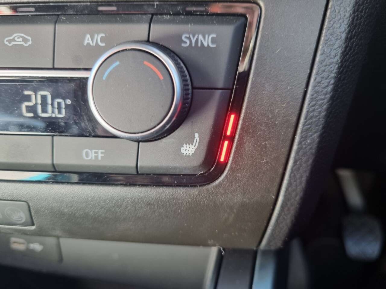 A 2022 SEAT ARONA 1.0 TSI XPERIENCE Lux SUV 5dr Petrol Manual Euro 6 (s/s) (110 ps) A 2022 SEAT ARONA 1.0 TSI XPERIENCE Lux SUV 5dr Petrol Manual Euro 6 (s/s) (110 ps)