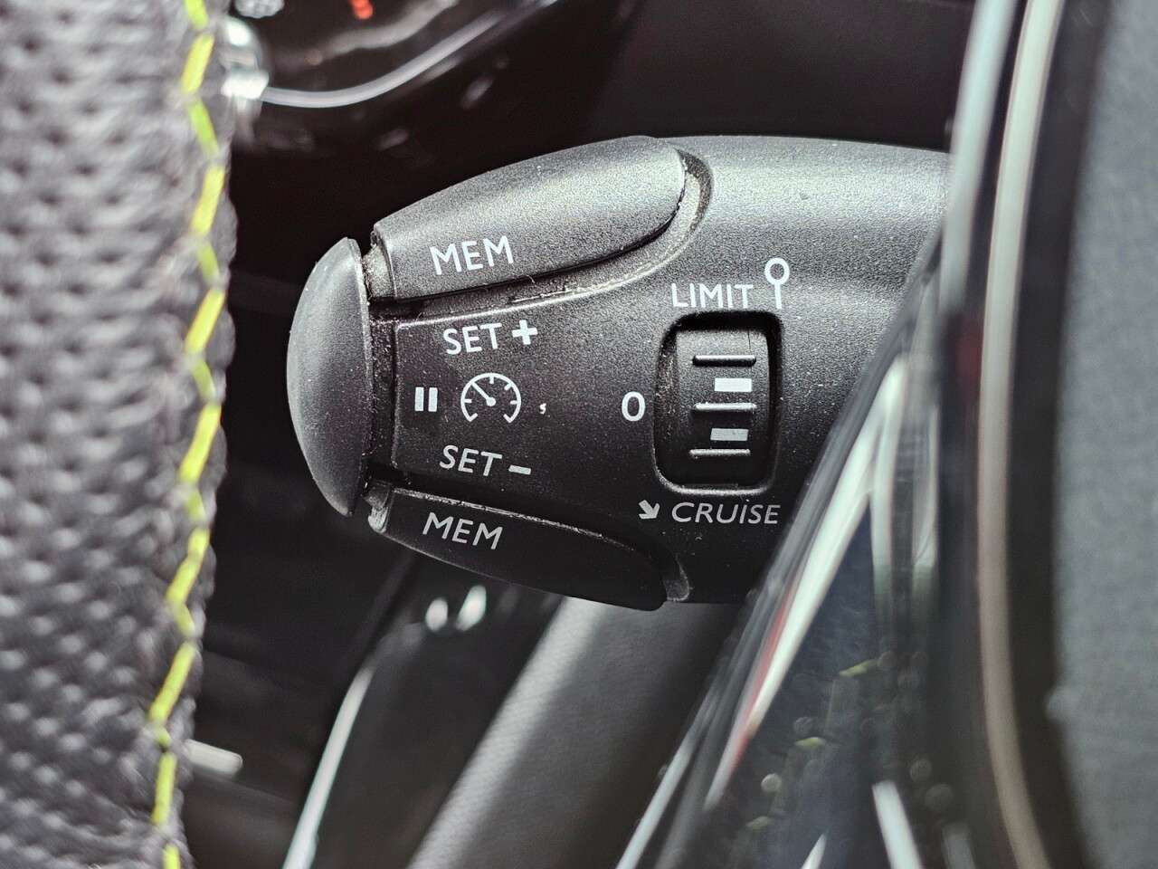 2021 PEUGEOT 2008 2021 PEUGEOT 2008