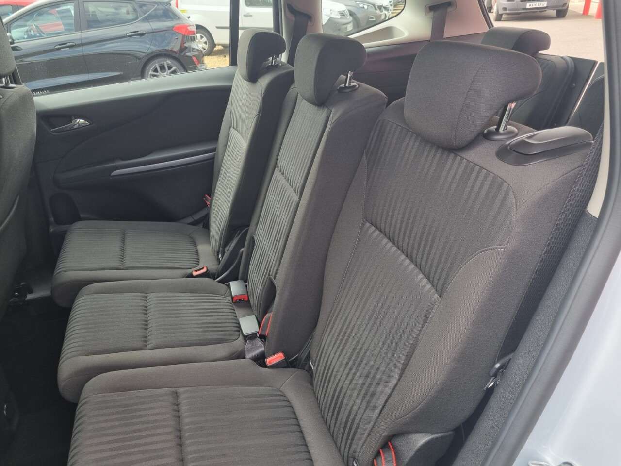 A 2014 VAUXHALL ZAFIRA TOURER 1.8 16V Exclusiv MPV 5dr Petrol Manual Euro 5 (140 ps) A 2014 VAUXHALL ZAFIRA TOURER 1.8 16V Exclusiv MPV 5dr Petrol Manual Euro 5 (140 ps)