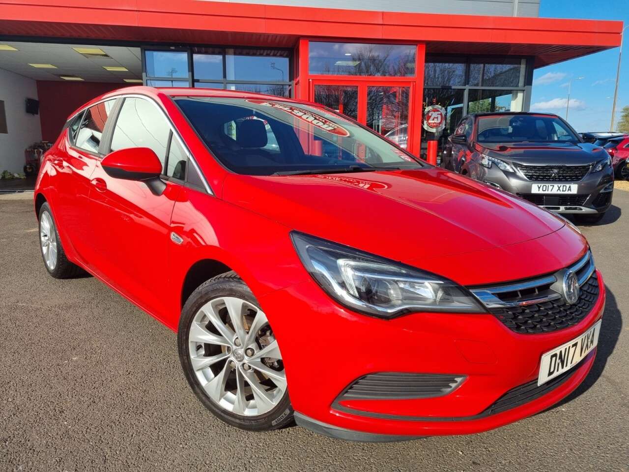 A 2017 VAUXHALL ASTRA 1.4i Turbo Design Hatchback 5dr Petrol Manual Euro 6 (125 ps) A 2017 VAUXHALL ASTRA 1.4i Turbo Design Hatchback 5dr Petrol Manual Euro 6 (125 ps)