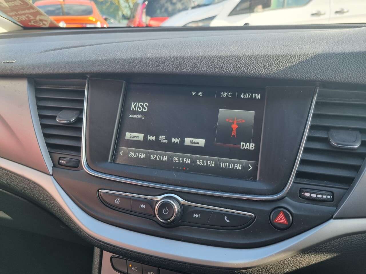 A 2017 VAUXHALL ASTRA 1.4i Turbo Design Hatchback 5dr Petrol Manual Euro 6 (125 ps) A 2017 VAUXHALL ASTRA 1.4i Turbo Design Hatchback 5dr Petrol Manual Euro 6 (125 ps)