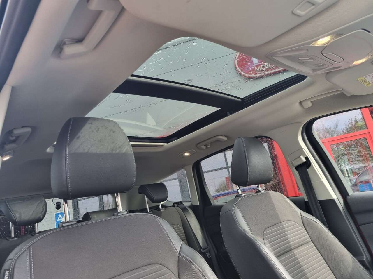 A 2017 FORD KUGA 2.0 TDCi Titanium SUV 5dr Diesel Powershift AWD Euro 6 (s/s) (180 ps) A 2017 FORD KUGA 2.0 TDCi Titanium SUV 5dr Diesel Powershift AWD Euro 6 (s/s) (180 ps)