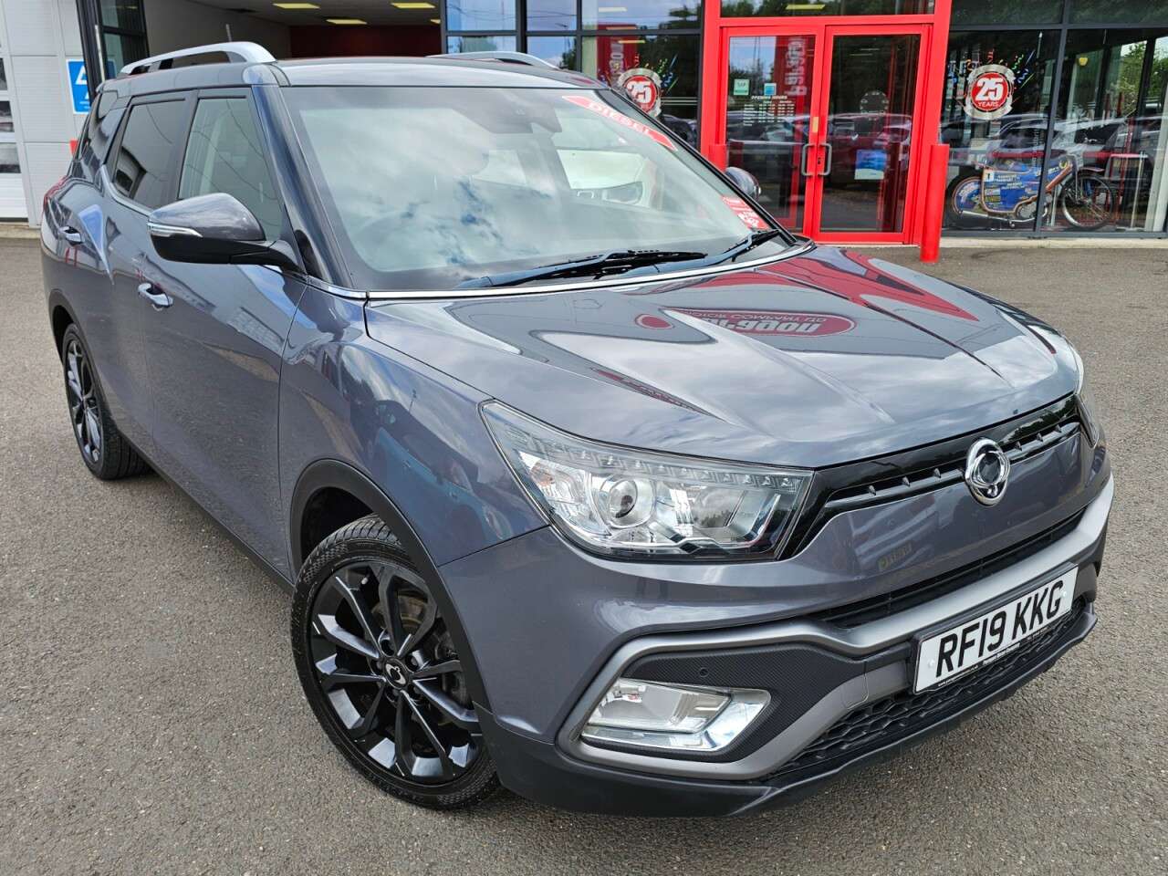 A 2019 SSANGYONG TIVOLI XLV 1.6D Ultimate SUV 5dr Diesel Manual Euro 6 (115 ps) A 2019 SSANGYONG TIVOLI XLV 1.6D Ultimate SUV 5dr Diesel Manual Euro 6 (115 ps)