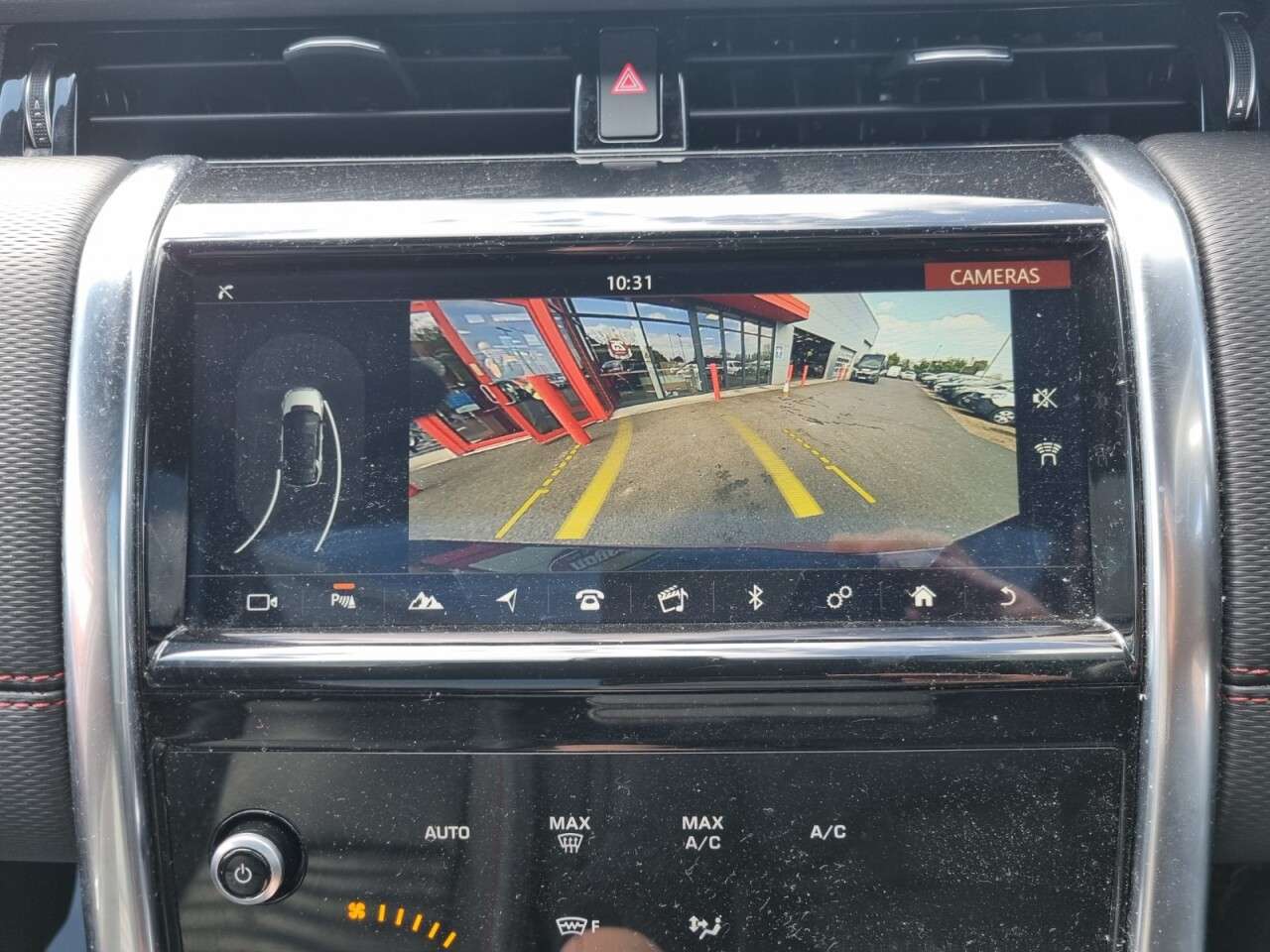 A 2019 LAND ROVER DISCOVERY SPORT R-DYNAMIC S A 2019 LAND ROVER DISCOVERY SPORT R-DYNAMIC S