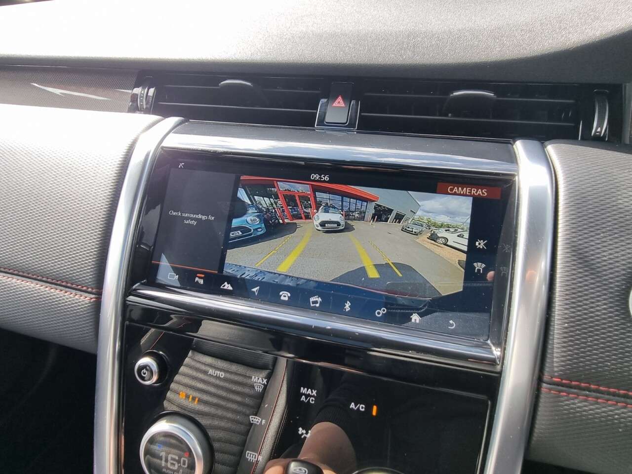 A 2019 LAND ROVER DISCOVERY SPORT R-DYNAMIC S A 2019 LAND ROVER DISCOVERY SPORT R-DYNAMIC S
