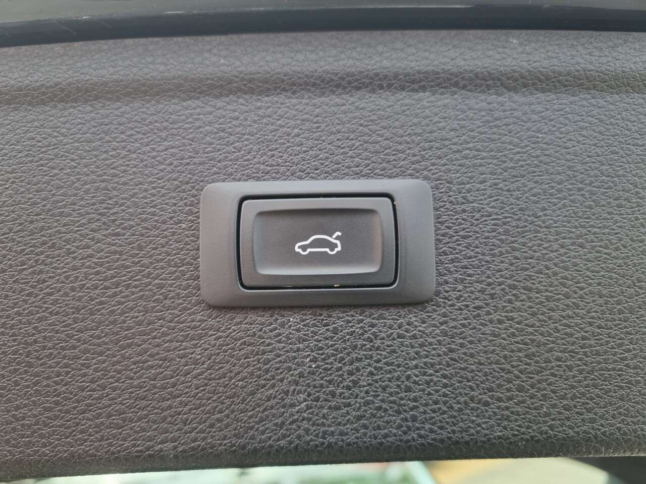 A 2020 AUDI Q5 2.0 TDI 40 Sport SUV 5dr Diesel S Tronic quattro Euro 6 (s/s) (190 ps) A 2020 AUDI Q5 2.0 TDI 40 Sport SUV 5dr Diesel S Tronic quattro Euro 6 (s/s) (190 ps)