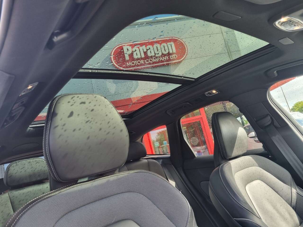 A 2021 VOLVO XC60 2.0 B4 MHEV R-Design Pro SUV 5dr Diesel Hybrid Auto AWD Euro 6 (s/s) (197 p A 2021 VOLVO XC60 2.0 B4 MHEV R-Design Pro SUV 5dr Diesel Hybrid Auto AWD Euro 6 (s/s) (197 p