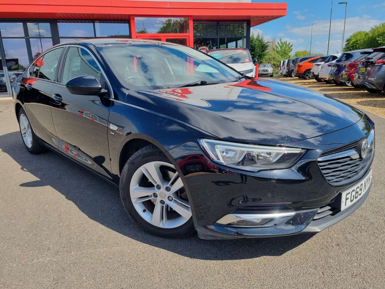 A 2019 VAUXHALL INSIGNIA 1.6 Turbo D ecoTEC SRi Nav Grand Sport 5dr Diesel Manual Euro 6 (s/s) (110 A 2019 VAUXHALL INSIGNIA 1.6 Turbo D ecoTEC SRi Nav Grand Sport 5dr Diesel Manual Euro 6 (s/s) (110