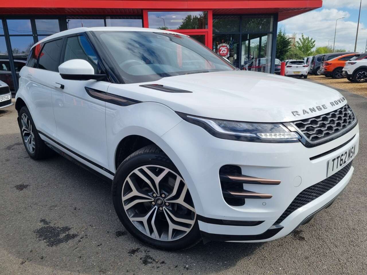 A 2019 LAND ROVER RANGE ROVER EVOQUE 2.0 D180 R-Dynamic S SUV 5dr Diesel Auto 4WD Euro 6 (s/s) (180 ps) A 2019 LAND ROVER RANGE ROVER EVOQUE 2.0 D180 R-Dynamic S SUV 5dr Diesel Auto 4WD Euro 6 (s/s) (180 ps)