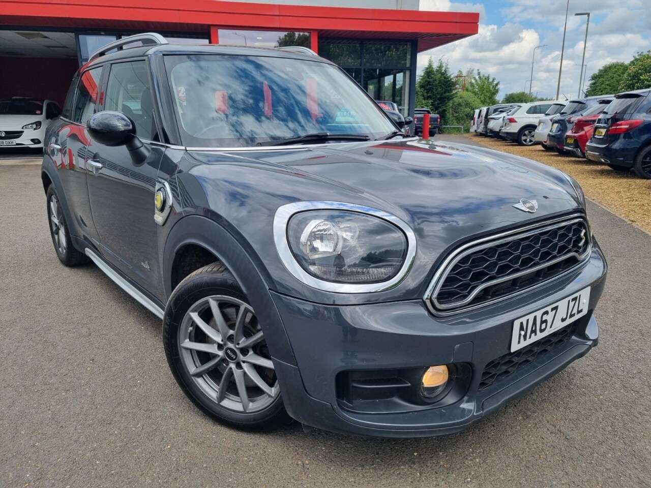 A 2017 MINI COUNTRYMAN 1.5 7.6kWh Cooper SE SUV 5dr Petrol Plug-in Hybrid Auto ALL4 Euro 6 (s/s) ( A 2017 MINI COUNTRYMAN 1.5 7.6kWh Cooper SE SUV 5dr Petrol Plug-in Hybrid Auto ALL4 Euro 6 (s/s) (