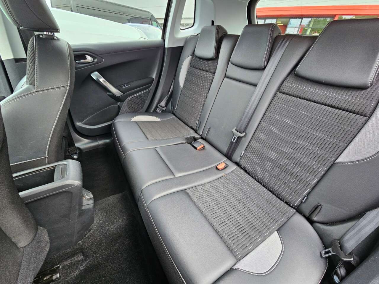 2017 PEUGEOT 2008 2017 PEUGEOT 2008