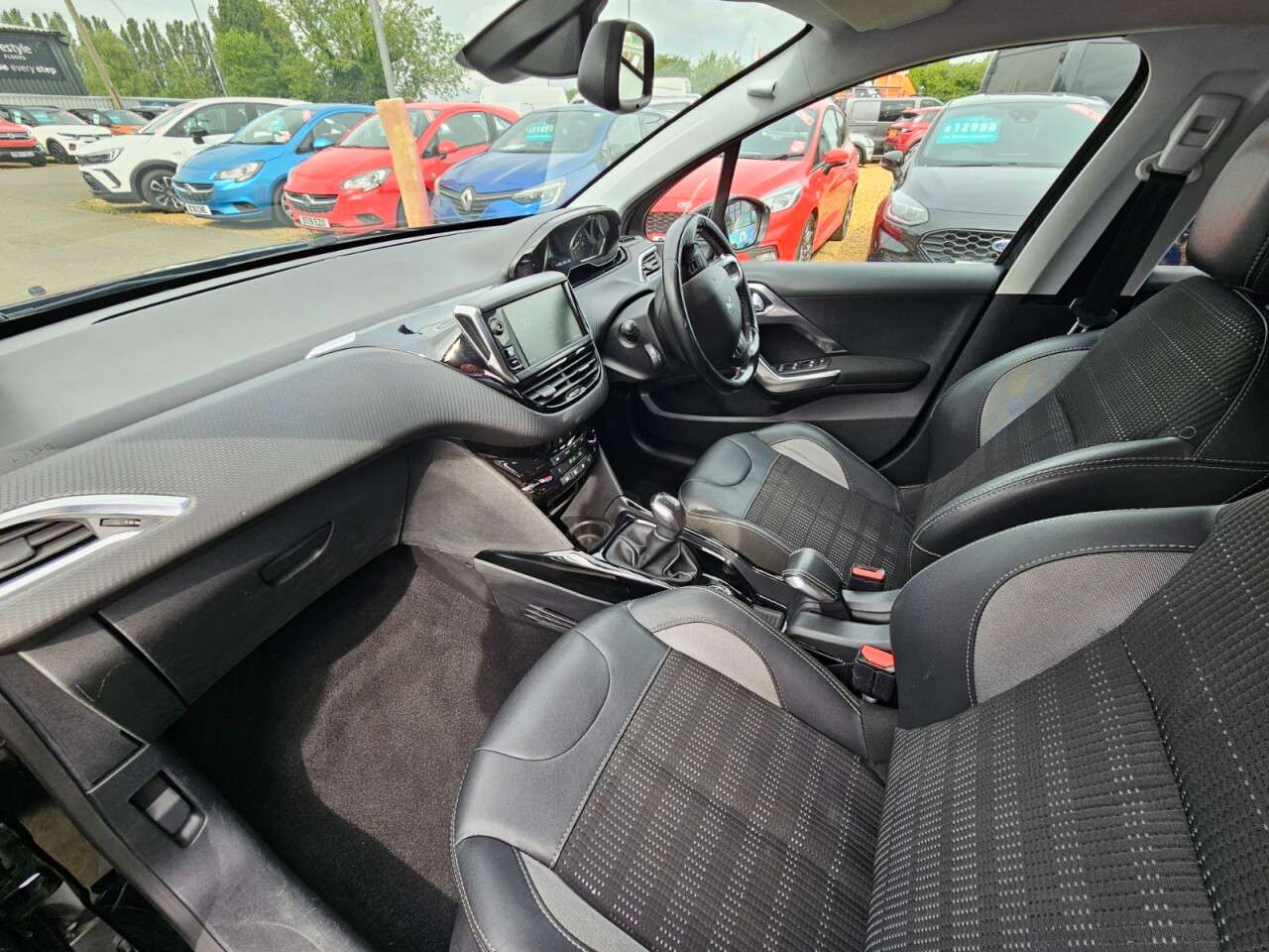 2017 PEUGEOT 2008 2017 PEUGEOT 2008