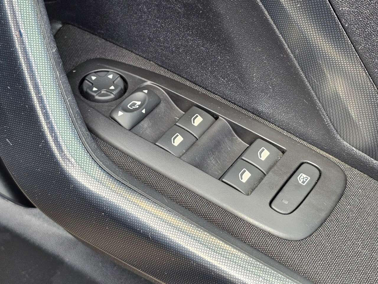 2017 PEUGEOT 2008 2017 PEUGEOT 2008