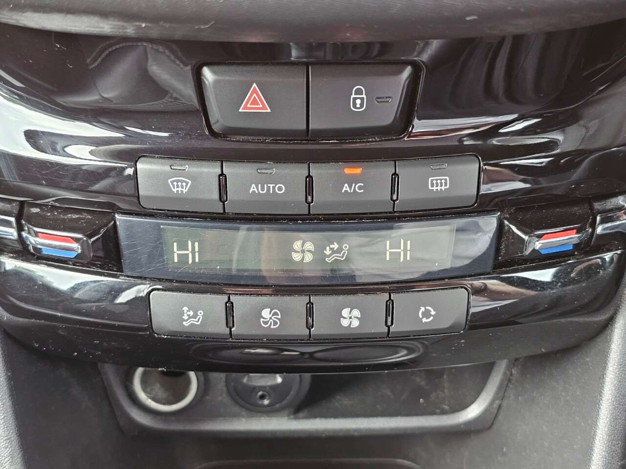 2017 PEUGEOT 2008 2017 PEUGEOT 2008