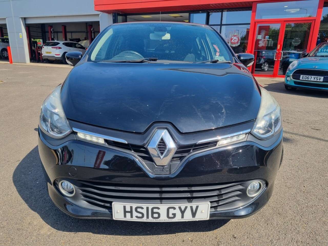 A 2016 RENAULT CLIO 0.9 TCe Dynamique Nav Hatchback 5dr Petrol Manual Euro 6 (s/s) (90 ps) A 2016 RENAULT CLIO 0.9 TCe Dynamique Nav Hatchback 5dr Petrol Manual Euro 6 (s/s) (90 ps)