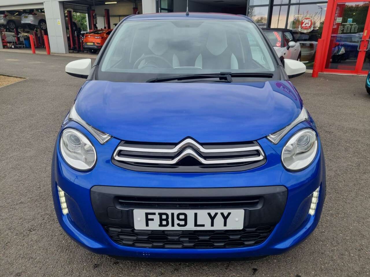 A 2019 CITROEN C1 1.0 VTi Urban Ride Hatchback 5dr Petrol Manual Euro 6 (s/s) (72 ps) A 2019 CITROEN C1 1.0 VTi Urban Ride Hatchback 5dr Petrol Manual Euro 6 (s/s) (72 ps)