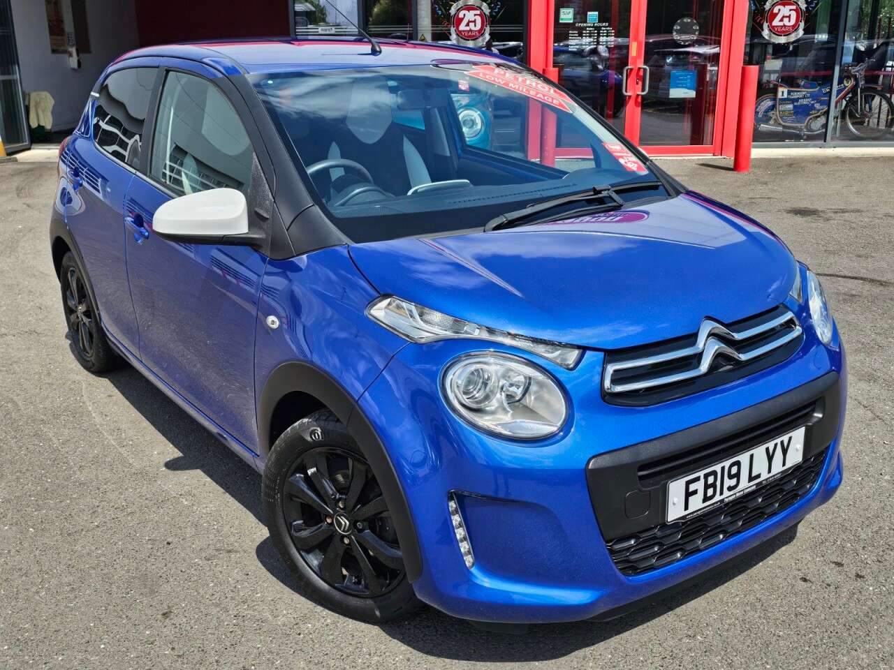 A 2019 CITROEN C1 1.0 VTi Urban Ride Hatchback 5dr Petrol Manual Euro 6 (s/s) (72 ps) A 2019 CITROEN C1 1.0 VTi Urban Ride Hatchback 5dr Petrol Manual Euro 6 (s/s) (72 ps)