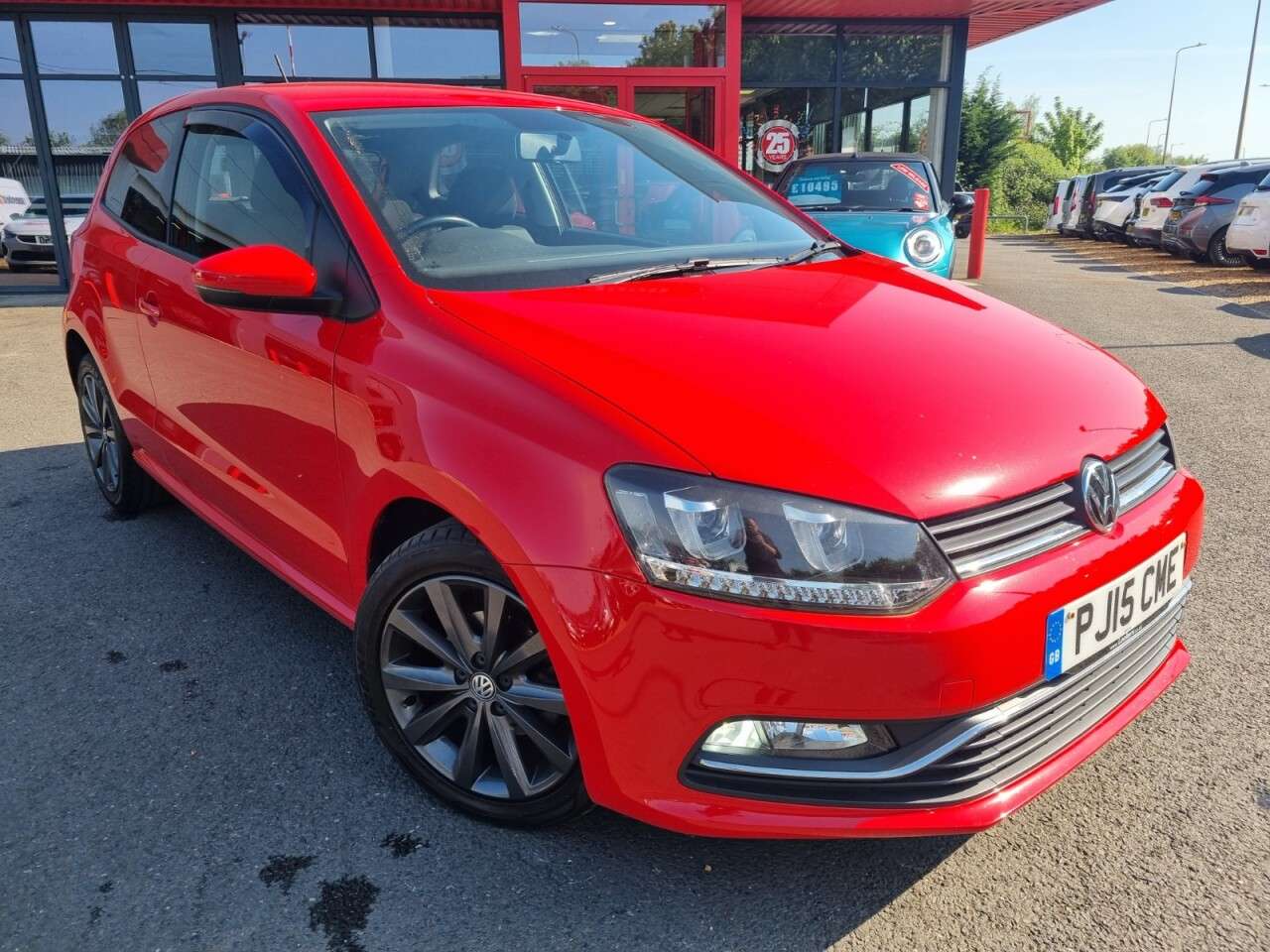 A 2015 VOLKSWAGEN POLO 1.0 BlueMotion Tech SE Hatchback 3dr Petrol Manual Euro 6 (s/s) (60 ps) A 2015 VOLKSWAGEN POLO 1.0 BlueMotion Tech SE Hatchback 3dr Petrol Manual Euro 6 (s/s) (60 ps)