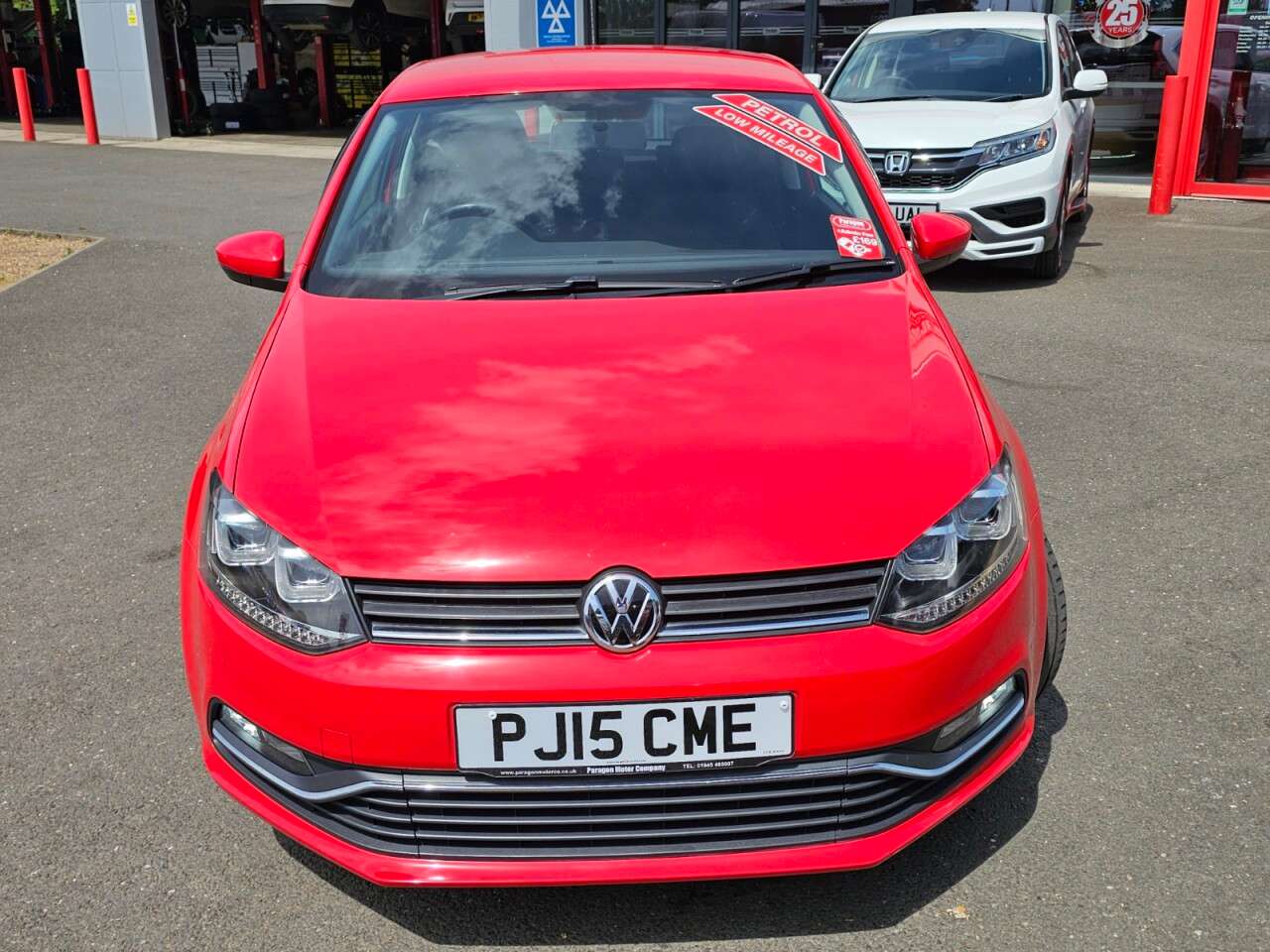 A 2015 VOLKSWAGEN POLO 1.0 BlueMotion Tech SE Hatchback 3dr Petrol Manual Euro 6 (s/s) (60 ps) A 2015 VOLKSWAGEN POLO 1.0 BlueMotion Tech SE Hatchback 3dr Petrol Manual Euro 6 (s/s) (60 ps)