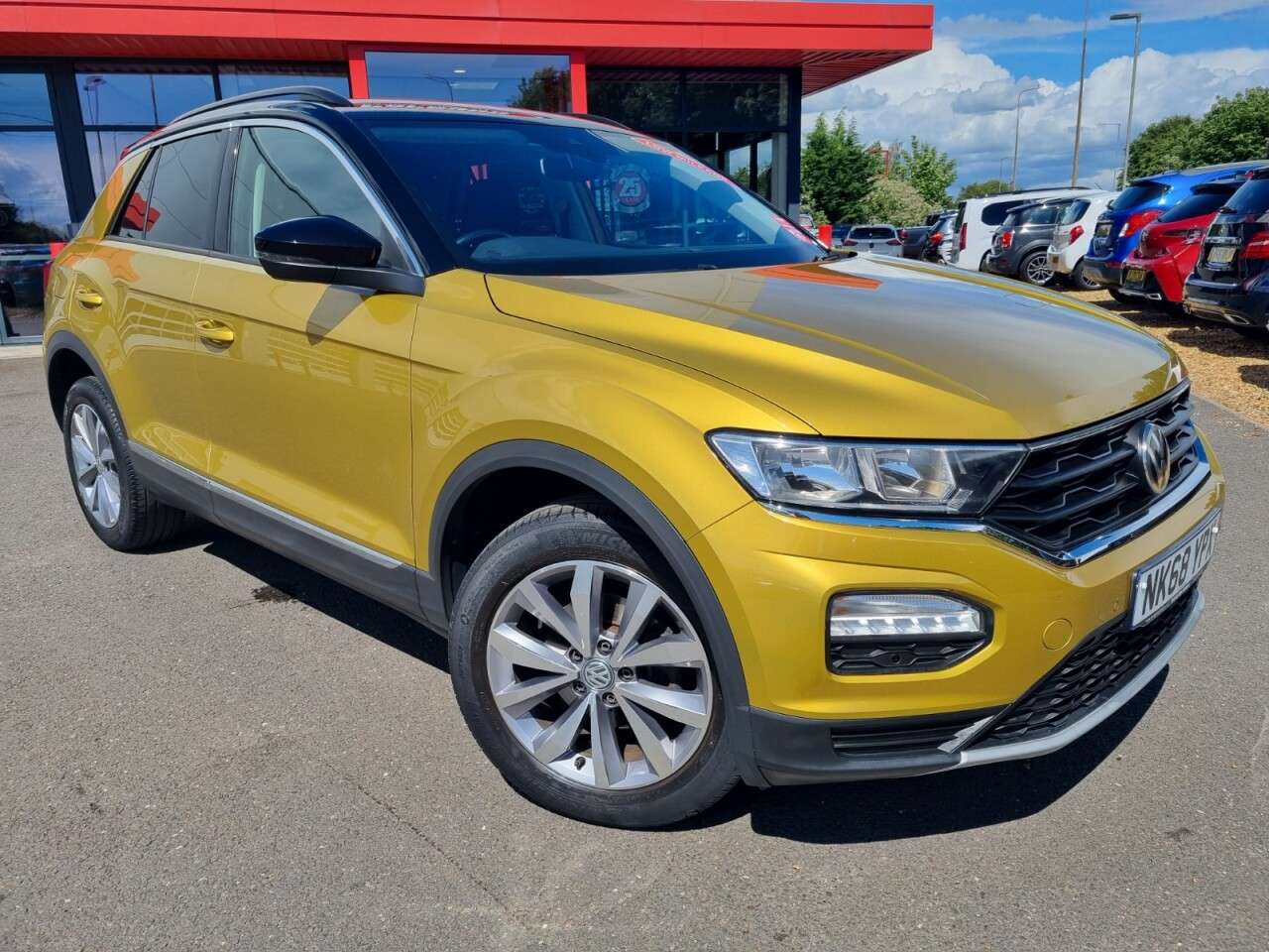 A 2018 VOLKSWAGEN T-ROC 1.0 TSI Design SUV 5dr Petrol Manual Euro 6 (s/s) (115 ps) A 2018 VOLKSWAGEN T-ROC 1.0 TSI Design SUV 5dr Petrol Manual Euro 6 (s/s) (115 ps)
