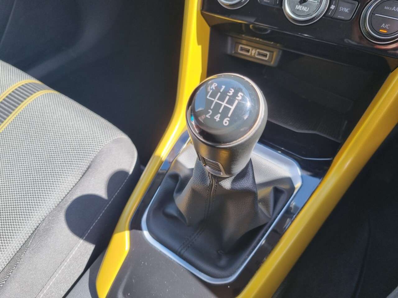 2018 VOLKSWAGEN T-ROC 2018 VOLKSWAGEN T-ROC