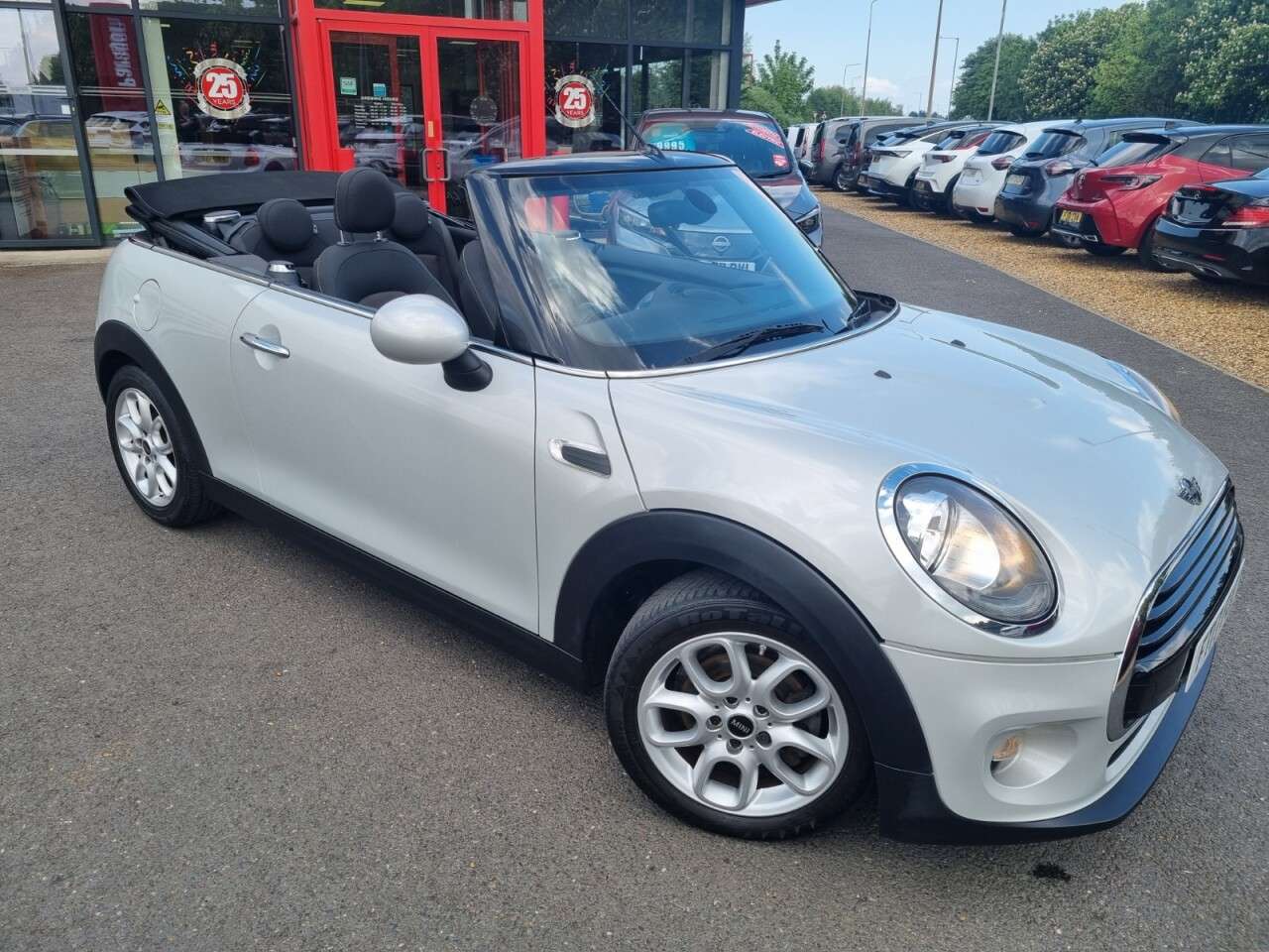 A 2017 MINI CONVERTIBLE 1.5 Cooper Convertible 2dr Petrol Manual Euro 6 (s/s) (136 ps) A 2017 MINI CONVERTIBLE 1.5 Cooper Convertible 2dr Petrol Manual Euro 6 (s/s) (136 ps)