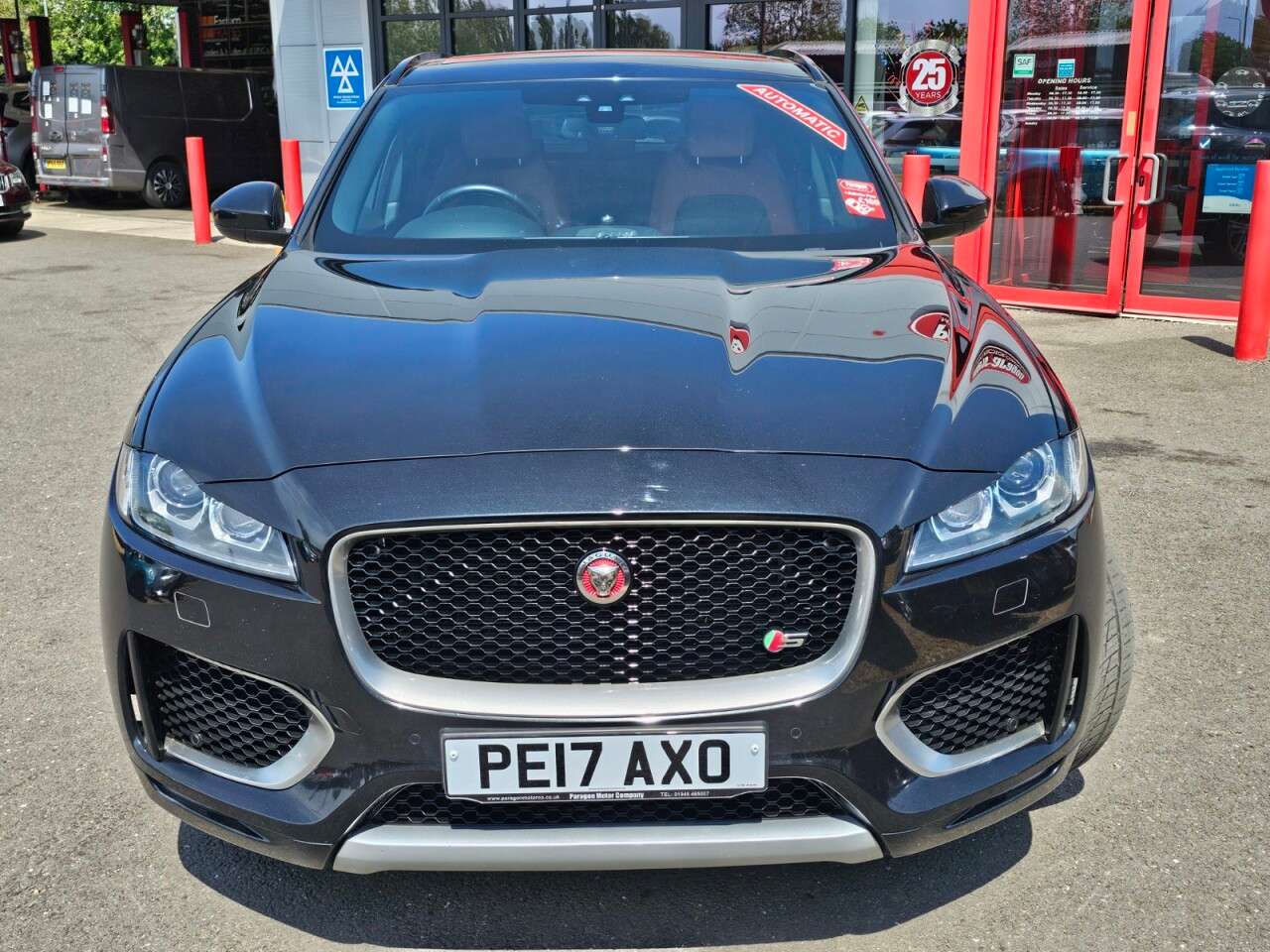 A 2017 JAGUAR F-PACE 3.0 D300 V6 S SUV 5dr Diesel Auto AWD Euro 6 (s/s) (300 ps) A 2017 JAGUAR F-PACE 3.0 D300 V6 S SUV 5dr Diesel Auto AWD Euro 6 (s/s) (300 ps)