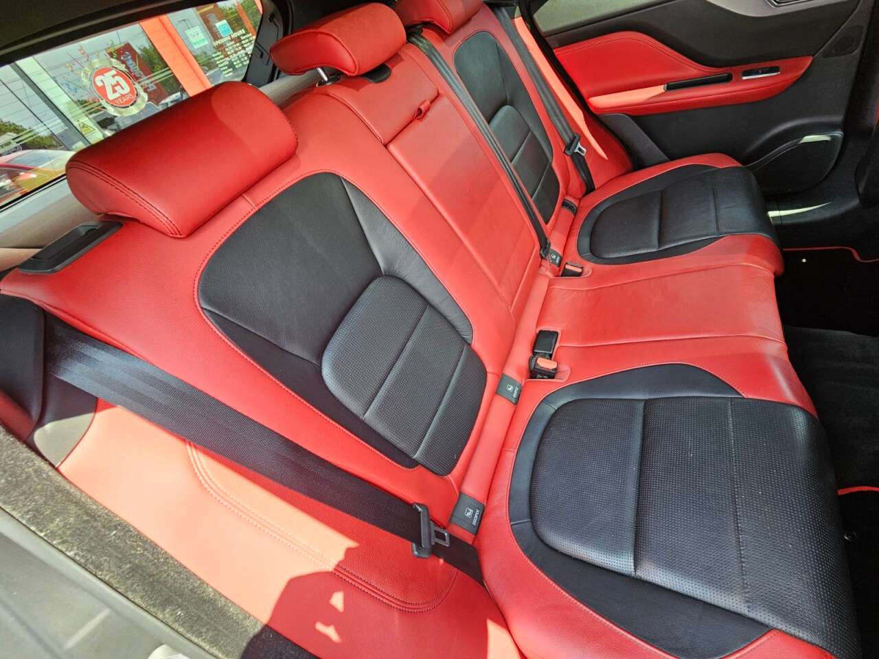 2017 JAGUAR F-PACE 2017 JAGUAR F-PACE