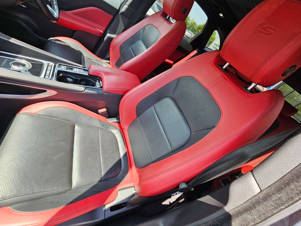 2017 JAGUAR F-PACE 2017 JAGUAR F-PACE