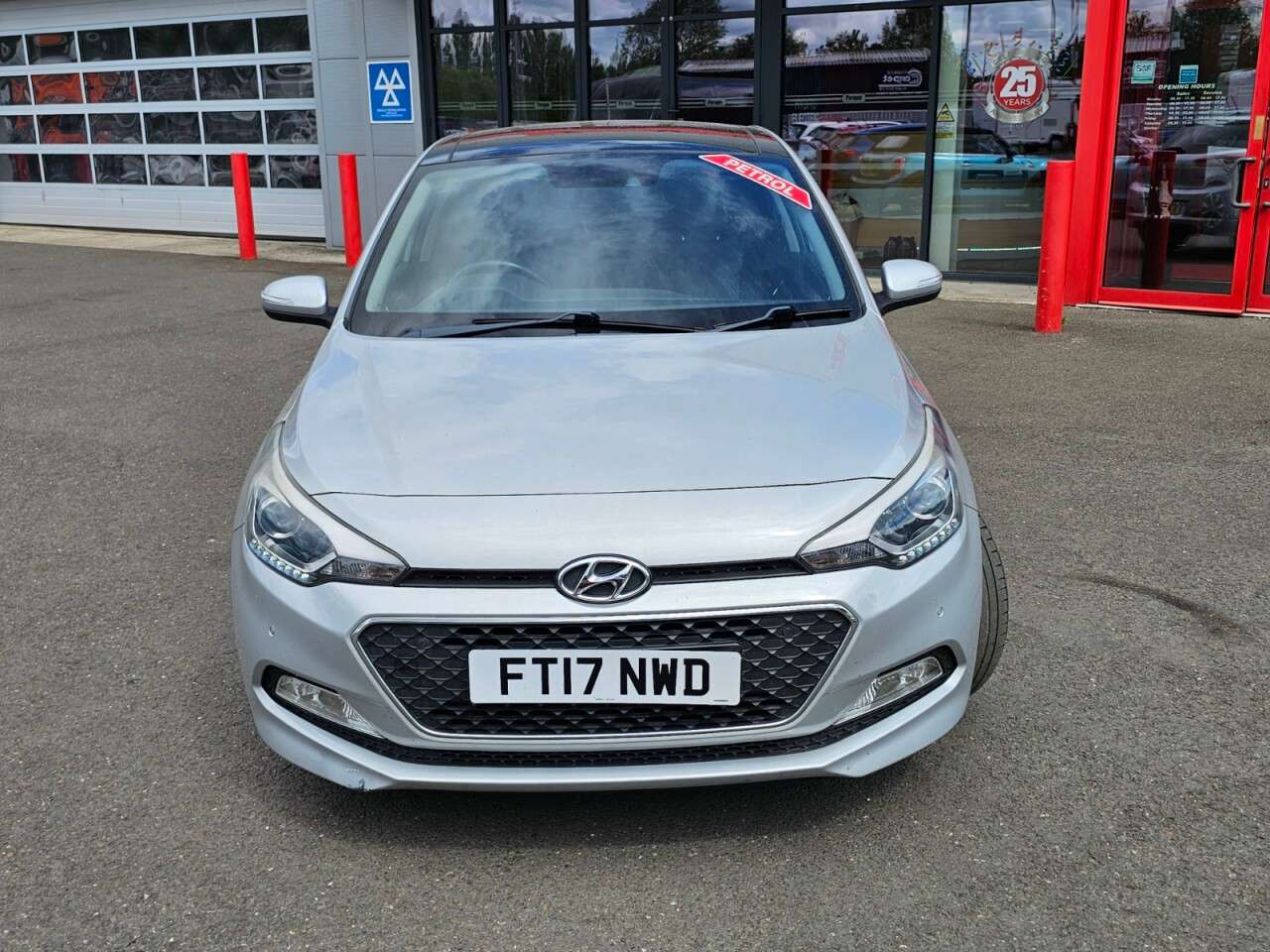 A 2017 HYUNDAI I20 1.2 Premium SE Nav Hatchback 5dr Petrol Manual Euro 6 (84 ps) A 2017 HYUNDAI I20 1.2 Premium SE Nav Hatchback 5dr Petrol Manual Euro 6 (84 ps)