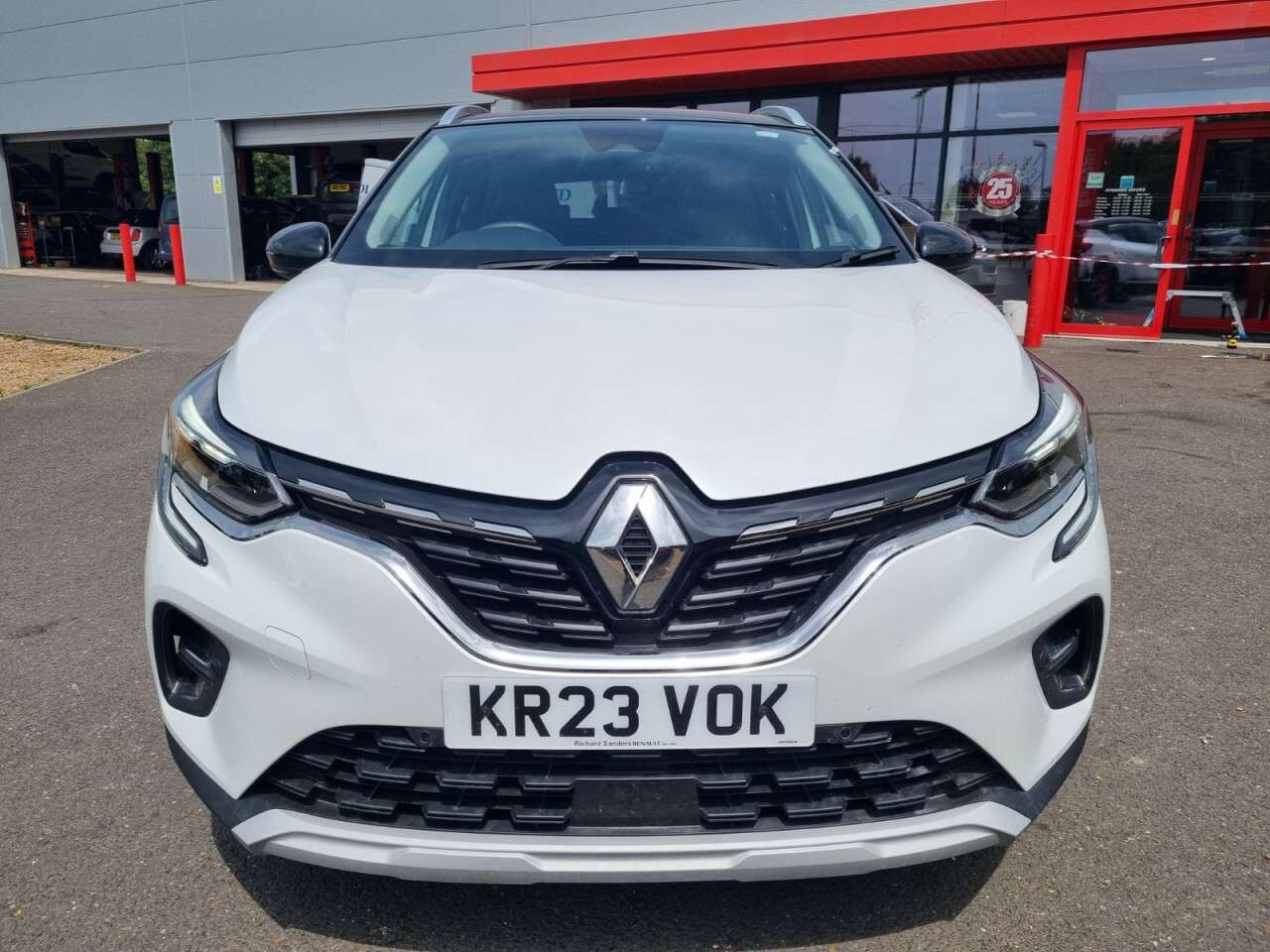 A 2023 RENAULT CAPTUR 1.0 TCe techno SUV 5dr Petrol Manual Euro 6 (s/s) (90 ps) A 2023 RENAULT CAPTUR 1.0 TCe techno SUV 5dr Petrol Manual Euro 6 (s/s) (90 ps)