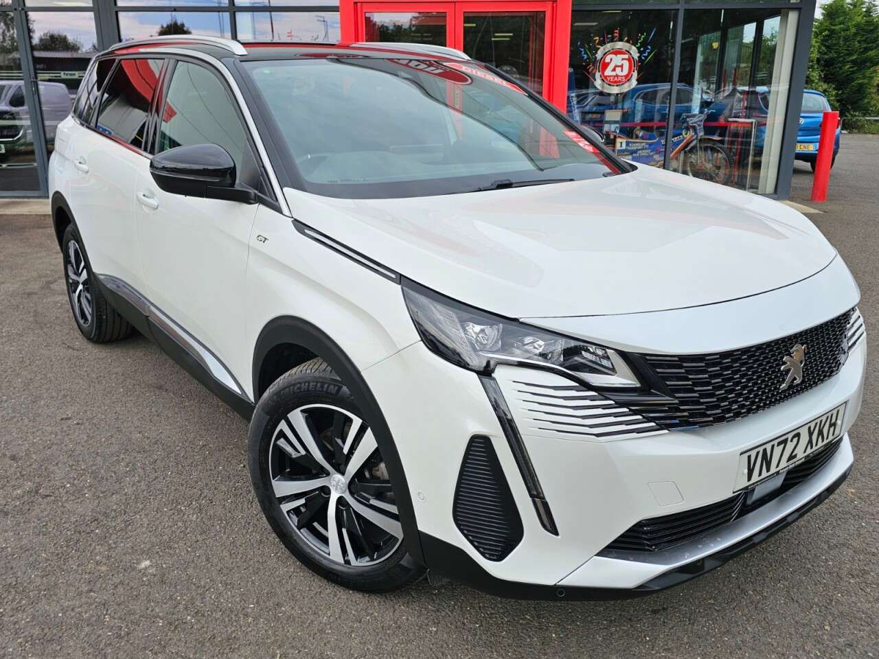A 2022 PEUGEOT 5008 1.5 BlueHDi GT SUV 5dr Diesel EAT Euro 6 (s/s) (130 ps) A 2022 PEUGEOT 5008 1.5 BlueHDi GT SUV 5dr Diesel EAT Euro 6 (s/s) (130 ps)